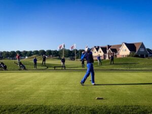 Голландское поле для гольфа на вертолете